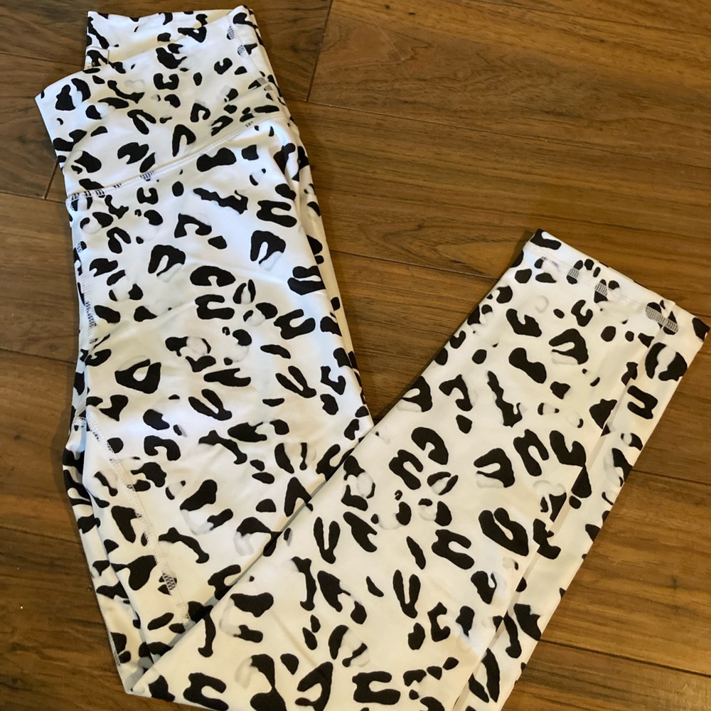 Echt force scrunch animal print leggings